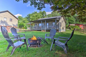 7 Mi to Downtown Morganton Cabin with Fire Pit!